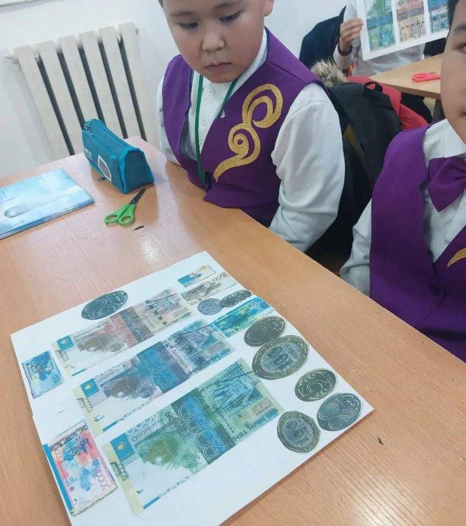 15-қараша Ұлттық валюта күніне орай,  Тәрбие сағаты өткізілді