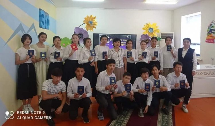 9-сынып оқушыларына негізгі орта білімді аяқтағандығы туралы куәлігін табыстау рәсімі өткізілді