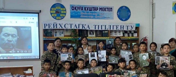 РАҚЫМЖАН ҚОШҚАРБАЕВ "РЕЙХСТАГҚА ТІГІЛГЕН ТУ"